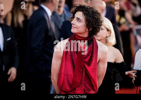 Il cast di 'ossa e tutto' sul tappeto rosso di Venezia 79, la Biennale di Venezia 2022, Venezia, Italia Foto Stock