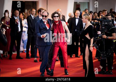 Il cast di 'ossa e tutto' sul tappeto rosso di Venezia 79, la Biennale di Venezia 2022, Venezia, Italia Foto Stock