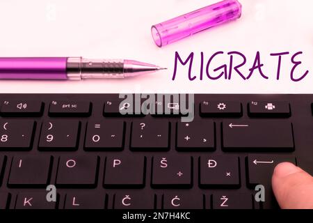 Testo che mostra Inspiration Migrate. Parola per spostare o viaggiare da un paese o località ad un altro Foto Stock