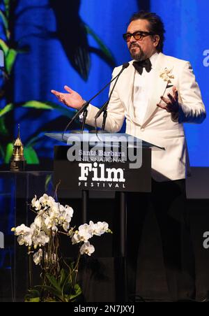 Roger Durling partecipa al Santa Barbara International Film Festival 2023 per presentare ad Angela Bassett il Premio Montecito Foto Stock
