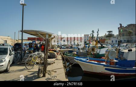 ITALIA, TRAPANI-20 OTTOBRE: Trapani è una città sulla costa occidentale della Sicilia. Vista del mercato del pesce di Trapani il 20 ottobre 2022, Trapani, Sicilia. Foto Stock