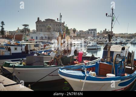 ITALIA, TRAPANI-20 OTTOBRE: Trapani è una città sulla costa occidentale della Sicilia. Vista del mercato del pesce di Trapani il 20 ottobre 2022, Trapani, Sicilia. Foto Stock