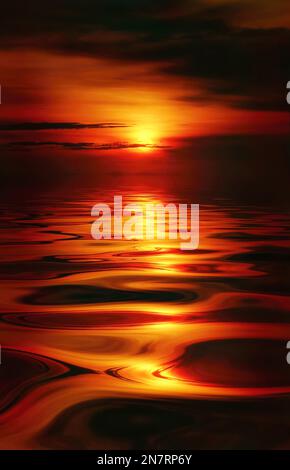 Tramonto o alba dorati su un oceano sereno, che produce riflessi caldi e un'atmosfera rilassante Foto Stock
