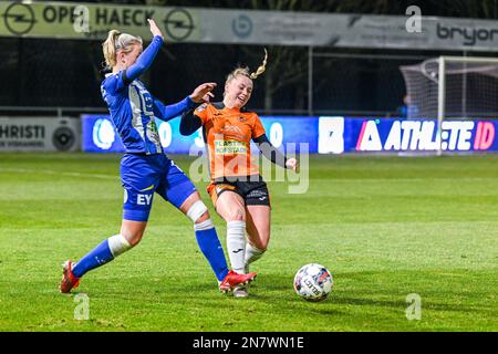 ISA Dekker (11) di Gent e Aster Janssen (13) di Aalst nella foto di una partita di calcio femminile tra AA Gent Ladies ed Eendracht Aalst il 20° giorno di incontro della stagione 2022 - 2023 della belga Lotto Womens Super League , venerdì 10 febbraio 2023 a Oostakker , BELGIO . FOTO SPORTPIX | Stijn Audooren Credit: David Catry/Alamy Live News Foto Stock