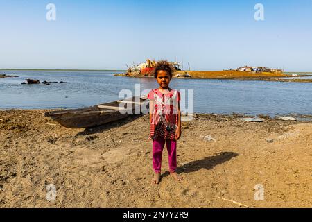 Bambini arabi paludi, paludi mesopotamiane, Ahwar del sud dell'Iraq, sito dell'UNESCO, Iraq Foto Stock