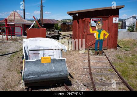 Butte, MT, USA - 30 giugno 2022: Il World Museum of Mining turista può esplorare la miniera Orphan Girl, e una ricostruita Boomtown minerario chiamato "Inferno Foto Stock