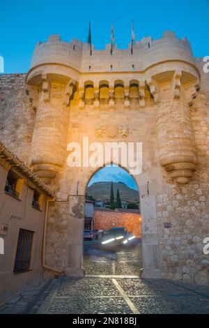 Porta medievale, Vista notte. Hita, provincia di Guadalajara, Castilla La Mancha, in Spagna. Foto Stock