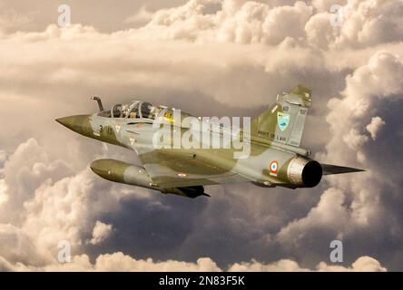 Francese Dassault Mirage 2000 che approda RAF Conningsby Foto Stock