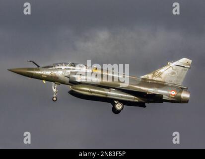 Francese Dassault Mirage 2000 che approda RAF Conningsby Foto Stock