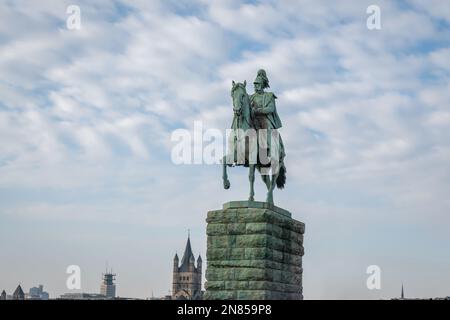 Imperatore Guglielmo i al Ponte Hohenzollern - Colonia, Germania Foto Stock