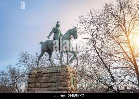 Monumento dell'Imperatore Guglielmo II al Ponte Hohenzollern - Colonia, Germania Foto Stock