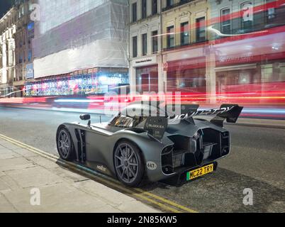 McMurtry Speirling sport prototipo auto parcheggiata su una strada di Londra di notte Foto Stock
