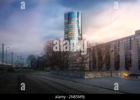 KolnTriangle edificio moderno al tramonto - Colonia, Germania Foto Stock