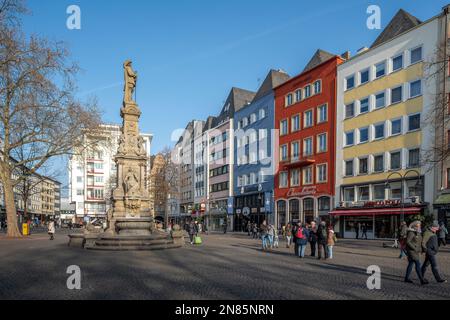 Alter Markt Square e Johann von Werth Monument (Jan von Werth) - Colonia, Germania Foto Stock