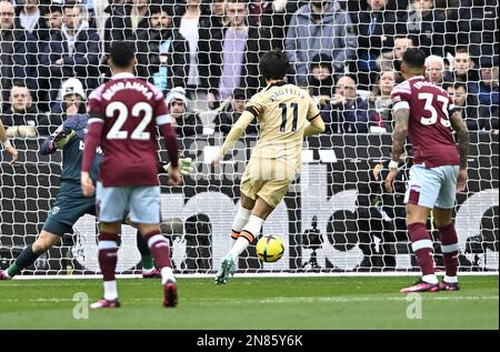 Londra, Regno Unito. 11th Feb, 2023. OBIETTIVO. Joao Felix (Chelsea, 11) segna il primo gol di Chelsea durante la partita della West Ham vs Chelsea Premier League al London Stadium Stratford. Credit: MARTIN DALTON/Alamy Live News Foto Stock