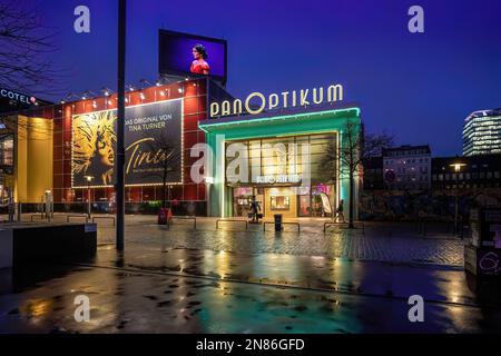 Museo delle cere di Panoptikum a St. Quartiere Pauli di notte - Amburgo, Germania Foto Stock