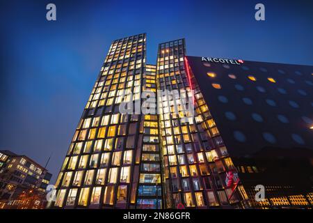 Dancing Towers e Arcotel a St Quartiere Pauli di notte - Amburgo, Germania Foto Stock