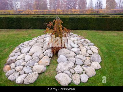Il giardino della scultura fluida dell'artista Giuseppe Penone ai giardini di Venaria reale, Torino, Piemonte nel nord Italia - Europa - Foto Stock