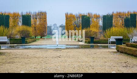 Vista panoramica sui giardini di Venaria reale in autunno - Torino, Piemonte nel nord Italia - Europa - Reggia di Venaria reale Foto Stock