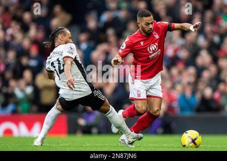 Londra, Regno Unito. 11th Feb, 2023. Renan Lodi #32 di Nottingham Forest affronta Bobby Reid #14 di Fulham durante la partita della Premier League Fulham vs Nottingham Forest a Craven Cottage, Londra, Regno Unito, 11th febbraio 2023 (Foto di Ritchie Sumpter/News Images) Credit: News Images LTD/Alamy Live News Foto Stock