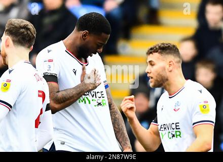 Ricardo Almedia Santos (5 Bolton Wanderers) celebra il suo obiettivo durante la partita della Sky Bet League 1 tra Peterborough e Bolton Wanderers a London Road, Peterborough sabato 11th febbraio 2023. (Foto: Kevin Hodgson | NOTIZIE MI) Credit: NOTIZIE MI & Sport /Alamy Live News Foto Stock