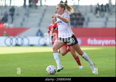 Monaco, Germania. 11th Feb, 2023. Monaco di Baviera, Germania, febbraio 10th 2023: Laura Freigang (10 Eintracht Francoforte) durante il flyeralarm Frauen Bundesliga match tra il Bayern Monaco e l'Eintracht Francoforte al Bayern Campus di Monaco. (Sven Beyrich/SPP) Credit: SPP Sport Press Photo. /Alamy Live News Foto Stock