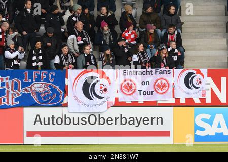 Monaco, Germania. 11th Feb, 2023. Monaco di Baviera, Germania, febbraio 10th 2023: Tifosi dell'Eintracht Frankfurt durante l'incontro flyeralarm Frauen Bundesliga tra il Bayern Monaco e l'Eintracht Frankfurt al Bayern Campus di Monaco. (Sven Beyrich/SPP) Credit: SPP Sport Press Photo. /Alamy Live News Foto Stock