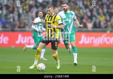 Brema, Germania. 11th Feb, 2023. Calcio : 02/11/2023, Calcio, Lega 1st, 1st Bundesliga, Stagione 2022/2023, SV Werder Bremen - BVB, Borussia Dortmund duelli, Marco Reus contro Anthony Jung Credit: dpa/Alamy Live News Foto Stock