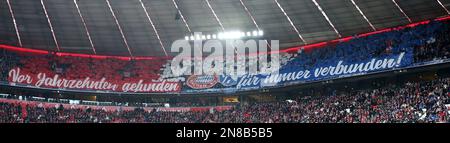 Monaco, Germania. 11th Feb, 2023. Primo : 02/11/2023, calcio, campionato 1st, 1st Bundesliga, Stagione 2022/2023, 20th:00 matchday, FC Bayern Monaco - VfL Bochum VFL Bochum, VFL, Bochum, fan, sciarpa, bandiere, corea, supporto, generale, caratteristica, Credit: dpa/Alamy Live News Foto Stock