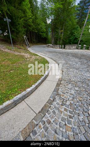 Viaggiando lungo il valico di Vrsic, Slovenia Foto Stock