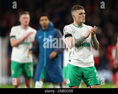 Il Kieran Trippier di Newcastle United applaude i tifosi che hanno seguito la partita della Premier League al Vitality Stadium di Bournemouth. Data immagine: Sabato 11 febbraio 2023. Foto Stock