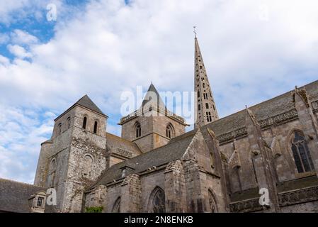 St Tugdual cattedrale dell'ex vescovato di Treguier, dove si trova la tomba di san yves patrono di bretoni e avvocati Foto Stock