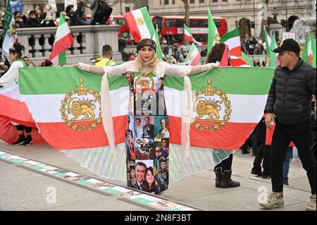 Trafalgar Square, Londra, Regno Unito. 11th febbraio 2023. Migliaia di manifestazioni di protesta iraniane, rivolte contro il regime non islamico iraniano, Khomenei, il leader supremo dell'Iran deve andare, Londra, Regno Unito. Credit: Vedi li/Picture Capital/Alamy Live News Foto Stock