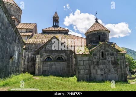 Antico monastero armeno di Sanahin nella parte settentrionale dell'Armenia. Vista aerea. Foto Stock