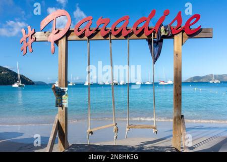 Paradise Club swing sulla spiaggia, cane Garden Bay, Tortola, le Isole Vergini Britanniche (BVI), piccole Antille, Caraibi Foto Stock