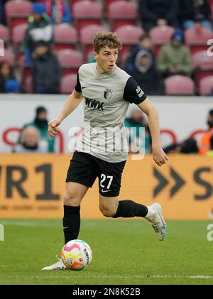 11 febbraio 2023, MEWA Arena, Magonza, GER, 1.FBL, 1.FSV FSV FSV Mainz 05 vs FC Augsburg, le normative DFL vietano qualsiasi uso di fotografie come sequenze di immagini e/o quasi-video. Nella foto Arne Engels (Augusta) Foto Stock