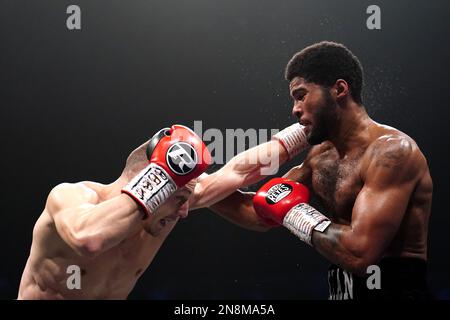 Zak Chelli in azione contro Anthony Sims Jr all'OVO Arena Wembley, Londra. Data immagine: Sabato 28 gennaio 2023. Foto Stock