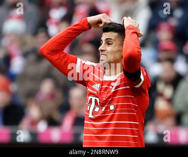 Muenchen, Germania. 11th Feb, 2023. Joao Cancelo del Bayern Monaco reagisce durante la partita della Bundesliga tedesca tra il Bayern Monaco e il VfL Bochum 1848 a Monaco di Baviera, Germania, 11 febbraio 2023. Credit: Philippe Ruiz/Xinhua/Alamy Live News Foto Stock