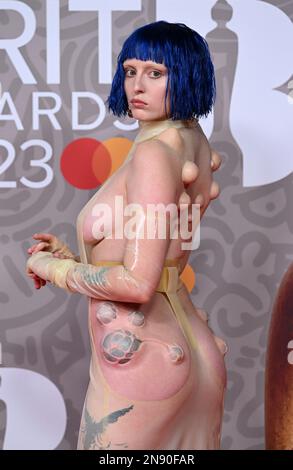 USO EDITORIALE SOLO il 11th febbraio 2023, Londra, Regno Unito. Ashnikko arriva al BRIT Awards 2023, O2 Arena, Londra. Credit: Doug Peters/EMPICS/Alamy Live News Foto Stock