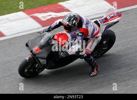 Kuala Lumpur, Malesia. 12th Feb, 2023. Il pilota francese Johann Zarco della prima Pramac Racing in azione durante il test ufficiale della MotoGP di Sepang al circuito internazionale di Sepang. (Foto di Wong Fok Loy/SOPA Images/Sipa USA) Credit: Sipa USA/Alamy Live News Foto Stock