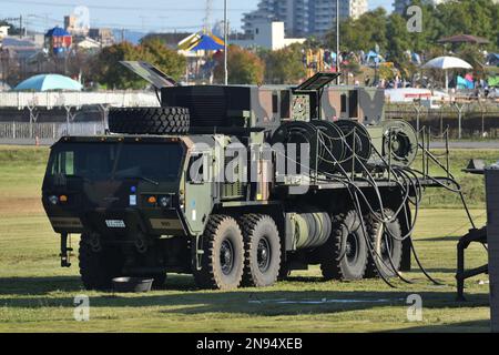 Prefettura di Kanagawa, Giappone - 25 ottobre 2020: Esercito degli Stati Uniti Oshkosh HEMTT M977 EPP (Centrale elettrica). Foto Stock