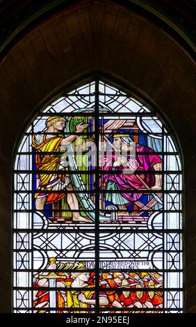 Particolare delle arti e dell'artigianato vetrate chiesa cattedrale di Salisbury, Wiltshire, Inghilterra, Regno Unito da Edward Woore 1919 Foto Stock