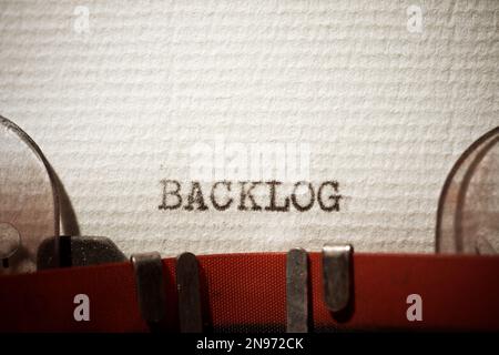 Parola backlog scritta con una macchina da scrivere. Foto Stock