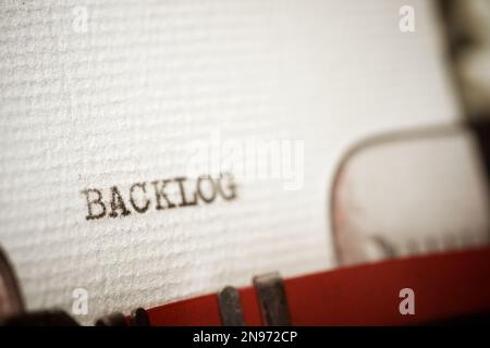 Parola backlog scritta con una macchina da scrivere. Foto Stock