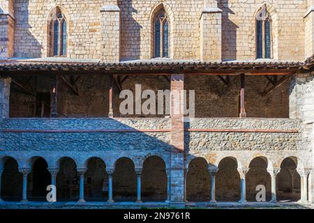 Il chiostro della Cattedrale di Saint-Lizier a Saint-Lizier è una cattedrale cattolica romana, in Ariege, Occitanie, Francia Foto Stock