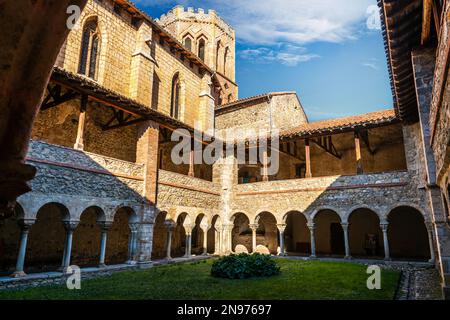 Il chiostro della Cattedrale di Saint-Lizier a Saint-Lizier è una cattedrale cattolica romana, in Ariege, Occitanie, Francia Foto Stock