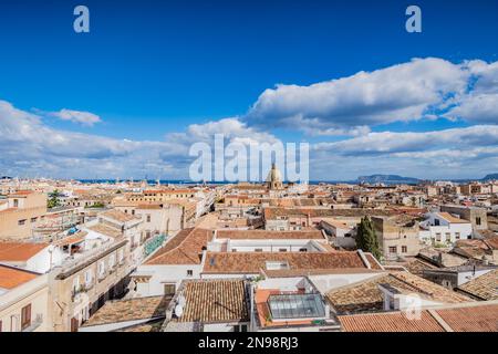 Skyline della città di Palermo visto dai tetti, la Sicilia Foto Stock