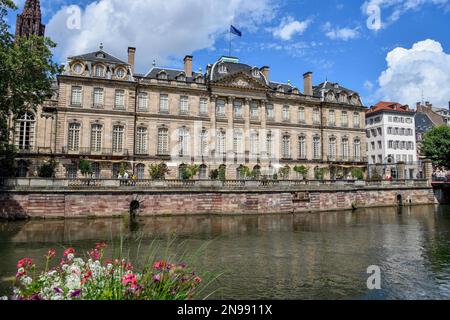 Palais Rohan on the Ill, Palazzo-Museo, Petite-France, Strasburgo, Dipartimento Bas-Rhin, Alsazia, Francia Foto Stock