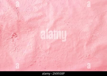 Sfondo sfumato rosa astratto corallo. La vernice rosa viene applicata alla superficie. Spazio di copia Foto Stock