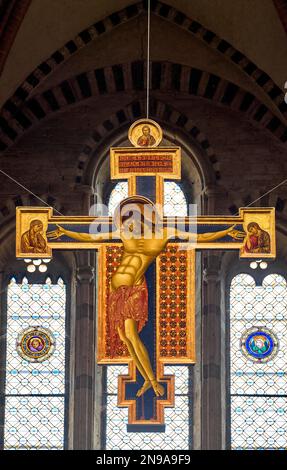 Arezzo Toscana Italia. Basilica di San Domenico. Crocifisso dipinto di Cimabue (1265) Foto Stock